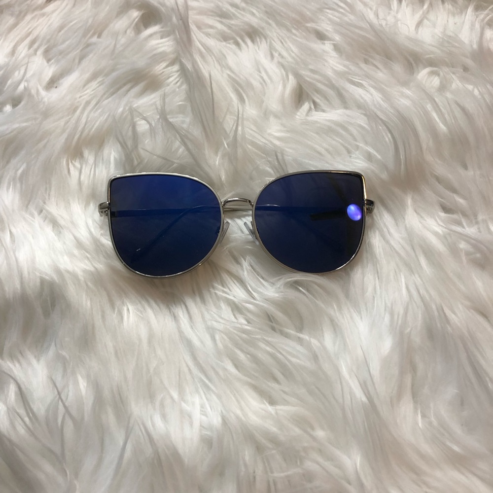 Blue mirror frame sunglasses